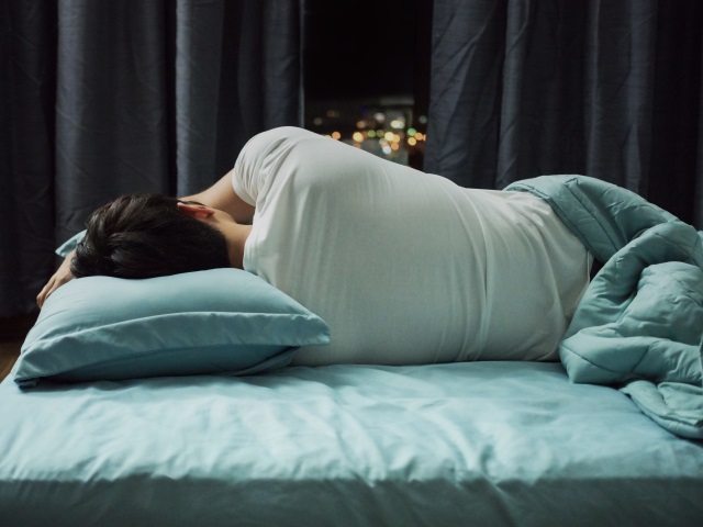 642e848300ed1.jpg 晚上睡觉的人2023.4.6.jpg
