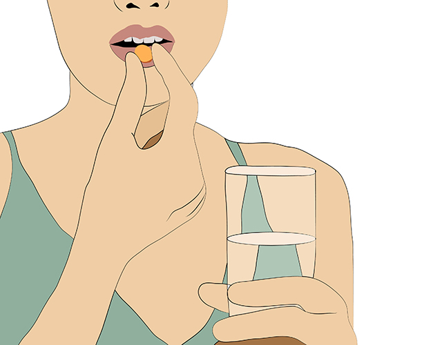 女士喝水吃药适应.jpg